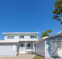 Sandpiper Beach Front House - Accommodation Main Beach