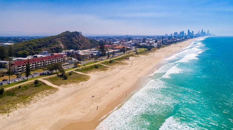 Sandrift Beachfront Apartments - Accommodation Main Beach 3