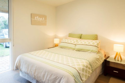Sandy Point Hideaway - Accommodation Main Beach 3