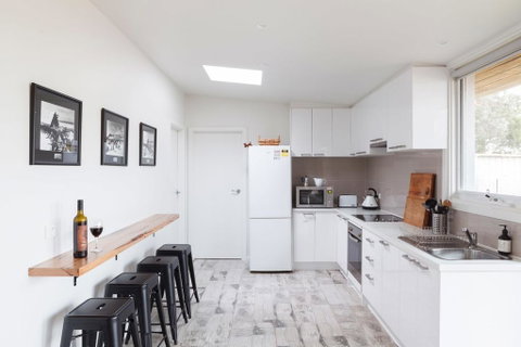 Sandy Point Hideaway - Accommodation Main Beach 2