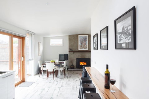 Sandy Point Hideaway - Accommodation Main Beach 1