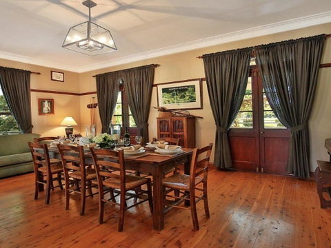 Sarnia - Period Home In Garden Oasis With Pool - Accommodation Main Beach 3
