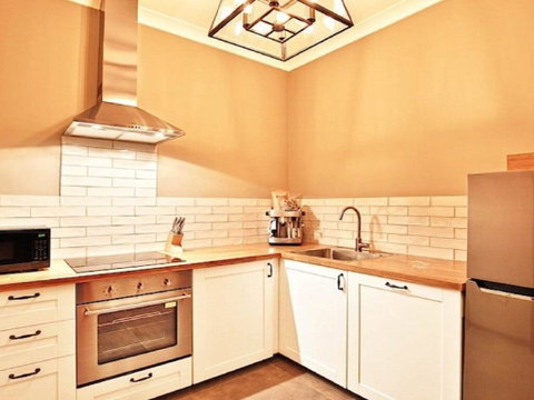 Sarnia - Period Home In Garden Oasis With Pool - Accommodation Main Beach 1