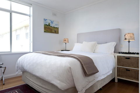Scarlett's By Salamanca - Accommodation Main Beach 1
