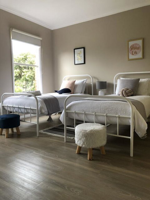 Sea Change Guesthouse - Accommodation Main Beach 1