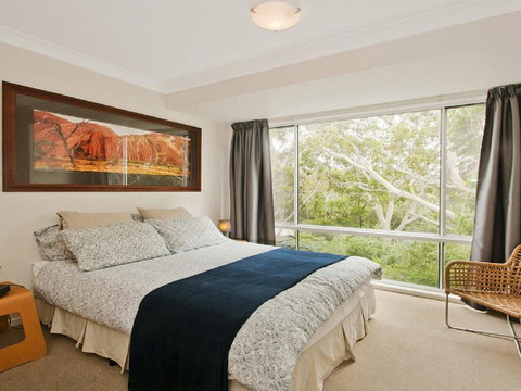 Sea Whispers - A Real Native Outlook - Accommodation Main Beach 2