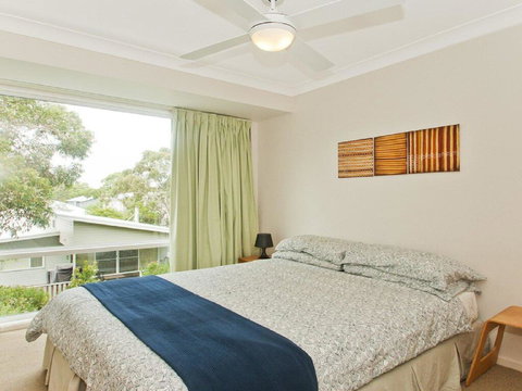 Sea Whispers - A Real Native Outlook - Accommodation Main Beach 3