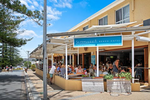 Seabreeze Beach Hotel - Accommodation Main Beach 0
