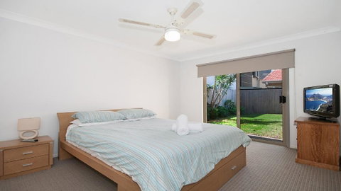 Seachange - Foxtel, Netflix, WiFi - Accommodation Main Beach 1