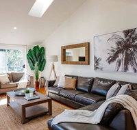 Seagrass House - Modern North Avoca Oasis - Accommodation Main Beach