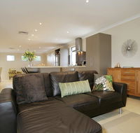 Seal 4 Bedroom House by Shoalwater Executive Homes - Accommodation Main Beach