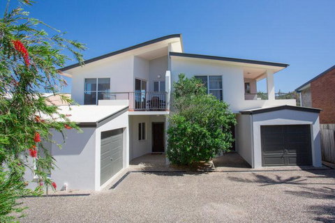 Seamistral - 1/21 Oriole Avenue - Accommodation Main Beach 0
