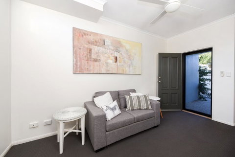 Seamistral - 1/21 Oriole Avenue - Accommodation Main Beach 2