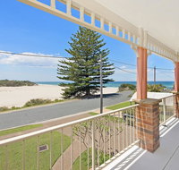 SEASCAPE - An Enticing Lakeside Escape - Accommodation Main Beach