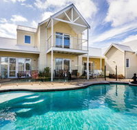 Seaside Spa Retreat - Accommodation Main Beach