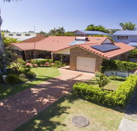 SECRET GARDEN - WiFi - Netflix - Pet Friendly - Accommodation Main Beach