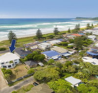 Serendipity - Large Family Home - Accommodation Main Beach