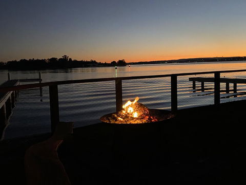 Serenity By The Lake - Accommodation Main Beach 2