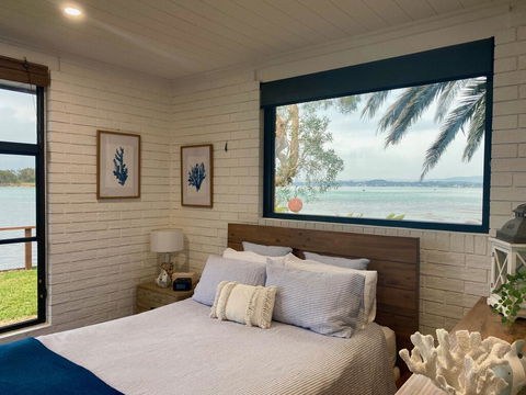 Serenity By The Lake - Accommodation Main Beach 1
