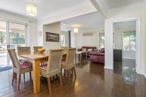 Serenity: Halls Gap - Accommodation Main Beach 3