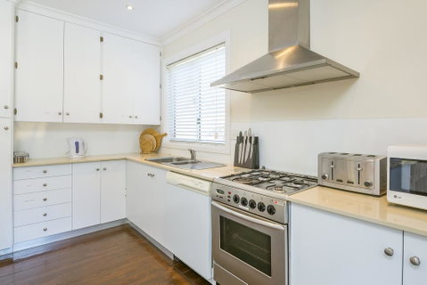 Serenity: Halls Gap - Accommodation Main Beach 1
