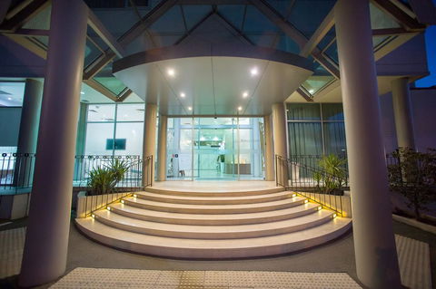 Sfera's Park Suites & Convention Centre - Accommodation Main Beach 0
