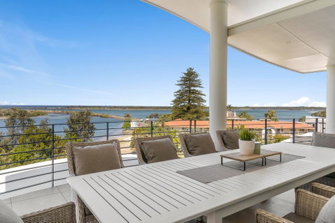 Shawhaven - Accommodation Main Beach 0