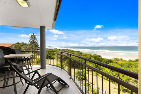 Shoreline Nine Penthouse With Ocean Views - Accommodation Main Beach 0