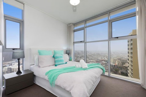 SK1 - Spotless 2BR SkyHome Long Stays Welcome - Accommodation Main Beach 1