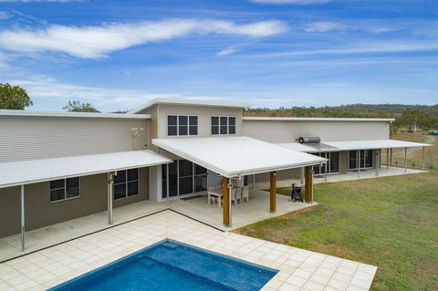 Skyline Farm House - Accommodation Main Beach 0