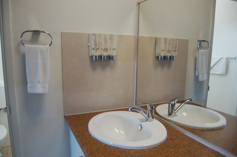 Slipway Hotel Motel - Accommodation Main Beach 3