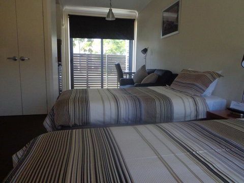 Smart Stayzzz Inns - Accommodation Main Beach 1