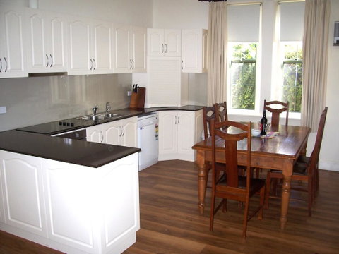Smith Street Villa Naracoorte - Accommodation Main Beach 2