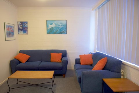 Snow Ski Apartments 06 - Accommodation Main Beach 2