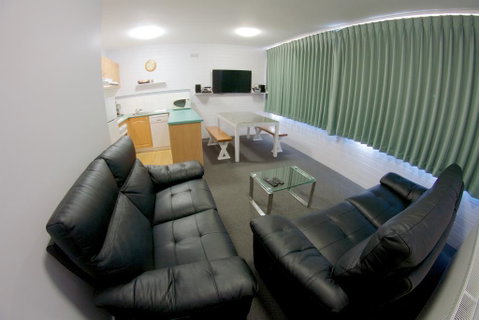 Snow Ski Apartments 25 - Accommodation Main Beach 1
