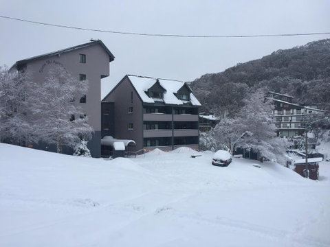 Snow Ski Apartments 25 - Accommodation Main Beach 0