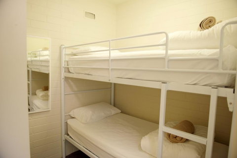 Snow Ski Apartments 27 - Accommodation Main Beach 2