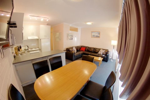 Snow Ski Apartments 28 - Accommodation Main Beach 2
