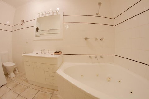 Snow Ski Apartments 34 - Accommodation Main Beach 3