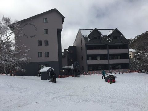 Snow Ski Apartments 38 - Accommodation Main Beach 0