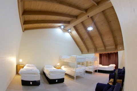 Snow Ski Apartments 38 - Accommodation Main Beach 3