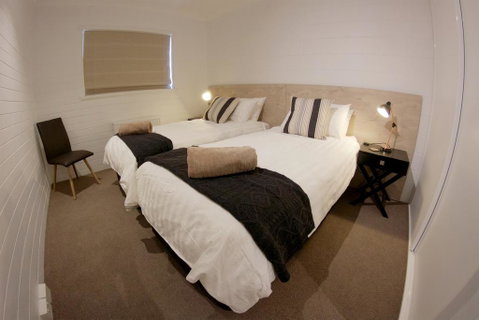 Snow Ski Apartments 39 - Accommodation Main Beach 2