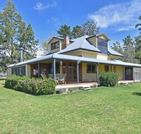 Soldiers Cottage picturebook vineyard home - Accommodation Main Beach