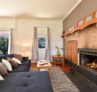 Somerville Wines Farmstay in Broke super cute house on working farm. Walk for miles. - Accommodation Main Beach
