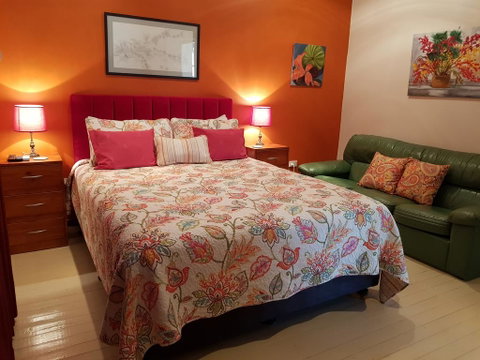 Sonja's Bed And Breakfast - Accommodation Main Beach 3