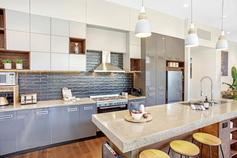 Sophia-Rose House Only - Accommodation Main Beach 3