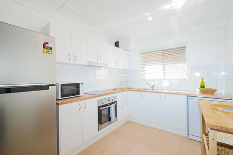 Spacious And Bright Apartment Minutes To The Beach - Accommodation Main Beach 2