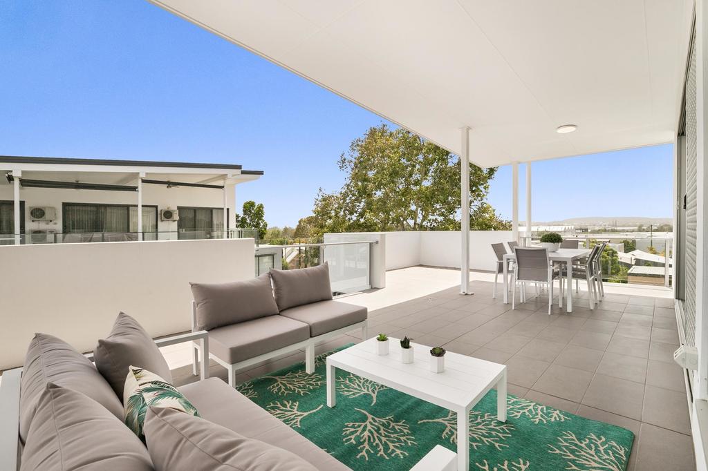 Moggill QLD Accommodation Main Beach