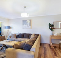 Spacious Renovated Apartment In Quiet Area - Accommodation Main Beach