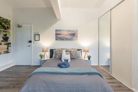 Spacious Studio 2mins To Station&Shopping Sleeps4 B - Accommodation Main Beach 0